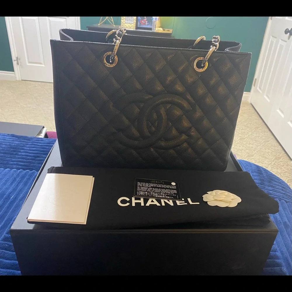Chanel bag - Picture 1 of 6